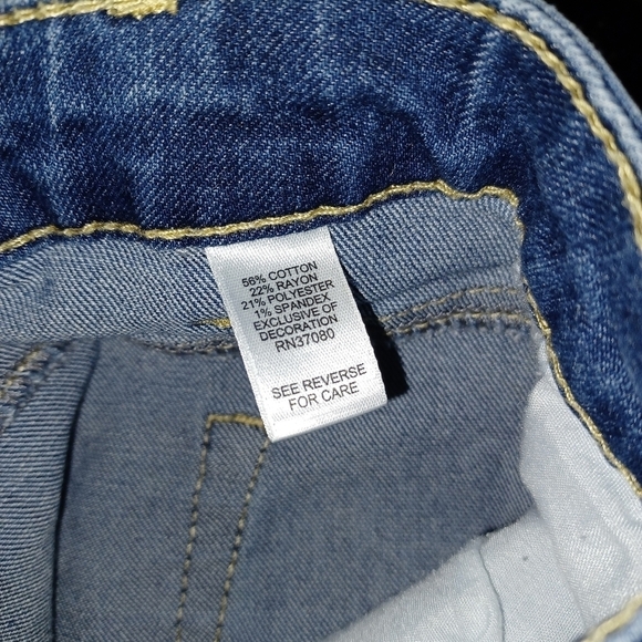 VERSONA EMBELISHED CROP DENIM - Picture 5 of 7